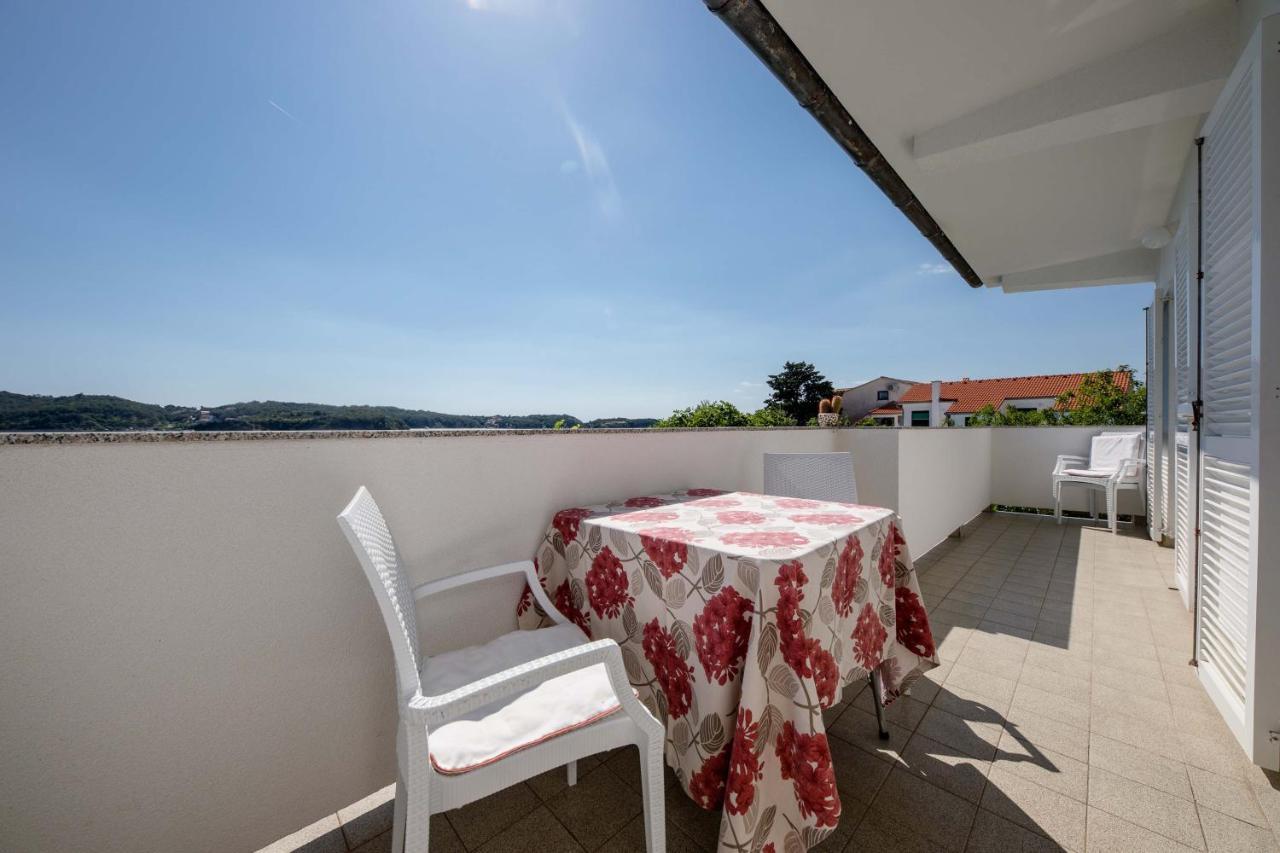 Appartamento House Subic Supetarska Draga Esterno foto