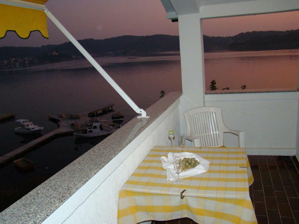 Appartamento House Subic Supetarska Draga Esterno foto