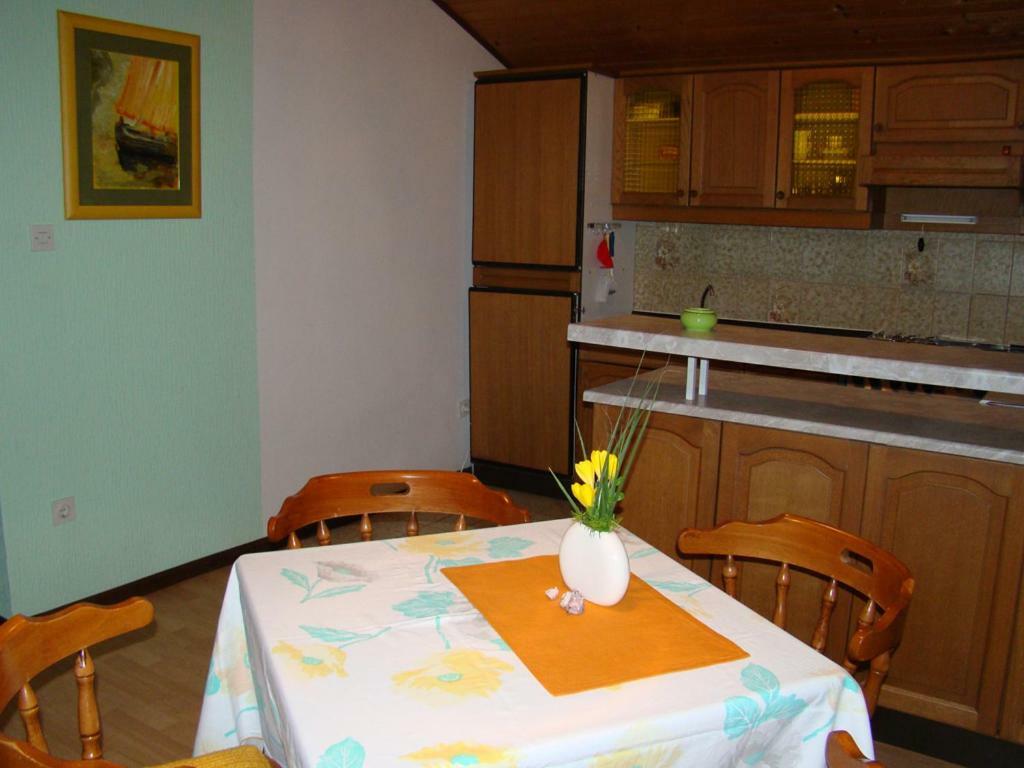 Appartamento House Subic Supetarska Draga Esterno foto